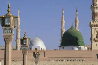 القبة الخضراء ومآذن المسجد النبوي في المدينة المنورة