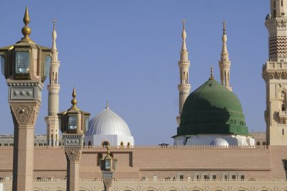 القبة الخضراء ومآذن المسجد النبوي في المدينة المنورة