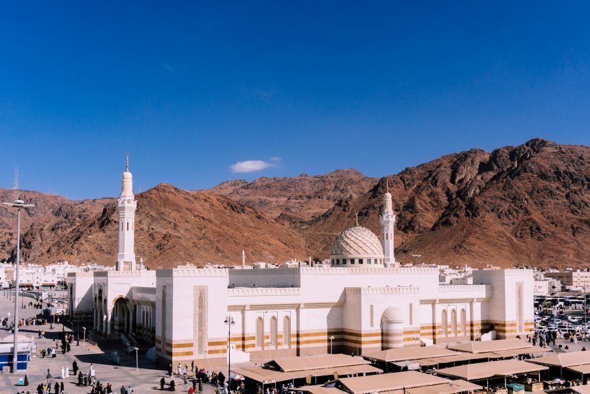 مسجد سيد الشهداء أمام جبل أحد في المدينة المنورة